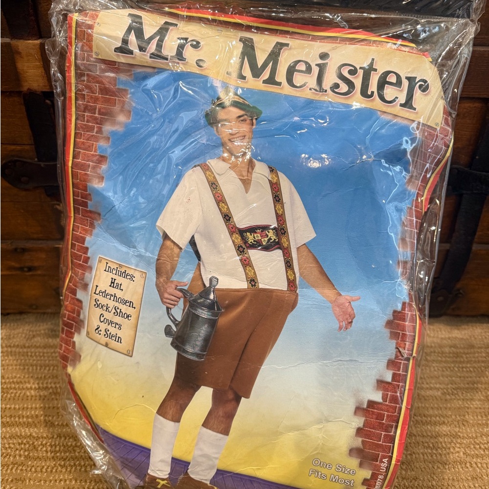 Traditional Lederhosen Costume with Accessories